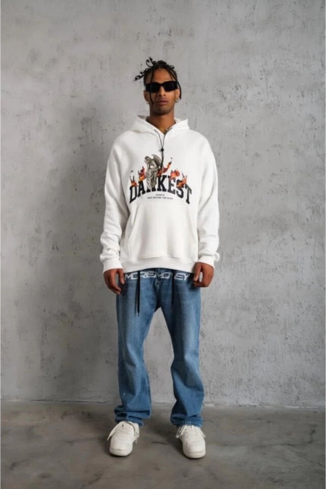 Turega Style Erkek Oversize Kapüşonlu Sweatshirt – Beyaz Renk Üç İplik İçi Pamuklu Kanguru Cepli Bas