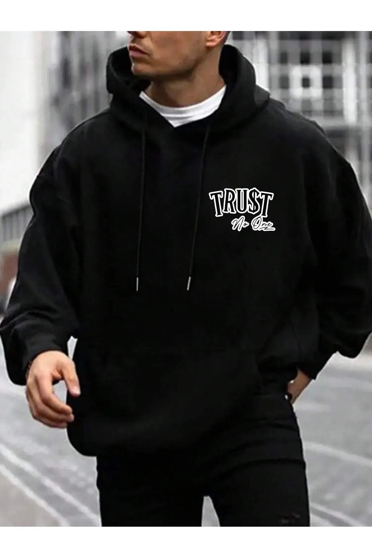 kimseye güvenme ön baskılı kapüşonlu sweatshirt